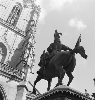 Von-Erlach-Denkmal und Münster, Bern