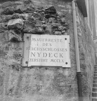 Alte Mauerreste von Schloss Nydeck, Nydeggkirche Bern