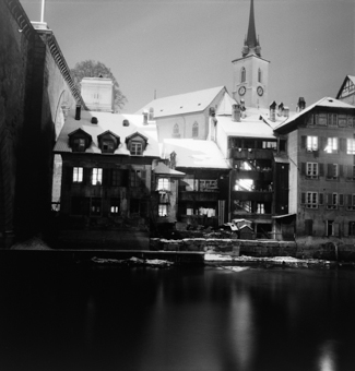 Nacht-Aufnahme Häuser Mattenenge am Aareufer, Bern
