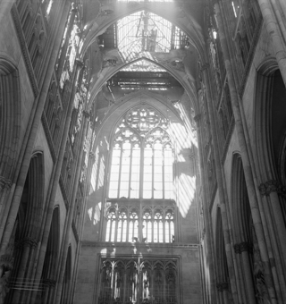 Innenaufnahme Münster, Renovationsarbeiten an Mauerwerk und Dach, Lichteinfall