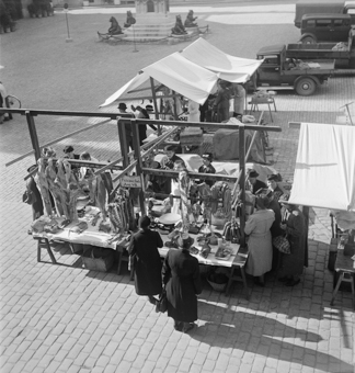 Marktstände auf dem Münsterplatz, Bern