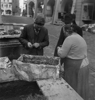 Marktleute beim Anna Seiler-Brunnen, Marktgasse Bern