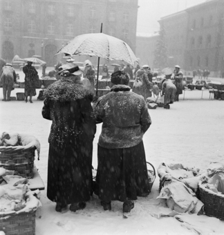 Winterlicher Markt auf dem Bundesplatz, Bern