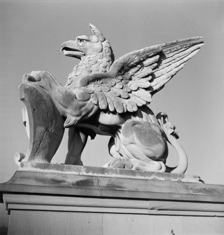 Sandstein-Skulptur auf dem Bundeshaus, Bern