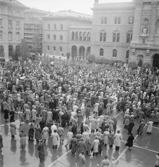 Grosse Demonstration auf dem Bundesplatz Bern