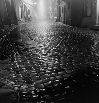 Junkerngasse bei Nacht und Regen, Bern