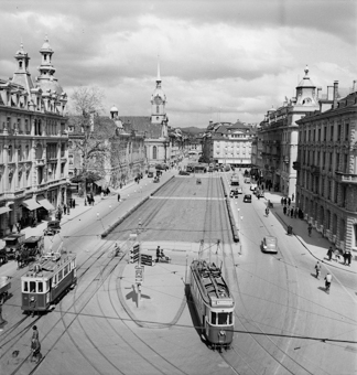 Bubenbergplatz mit Tram-Trassée von oben, Bern