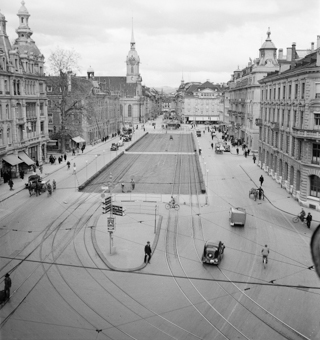 Bubenbergplatz mit Tram-Trassée von oben, Bern