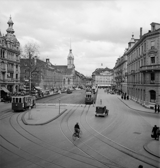 Bubenbergplatz mit Tram-Verkehr von oben, Bern