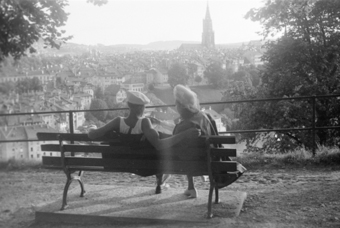 Paar auf Bank beim Aargauerstalden, Bern