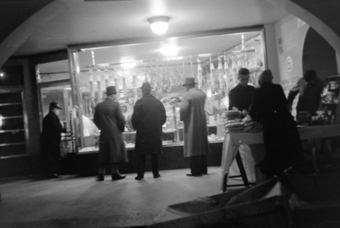 Metzgerei mit grossem Schaufenster, Bern