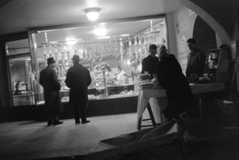 Metzgerei mit grossem Schaufenster, Bern