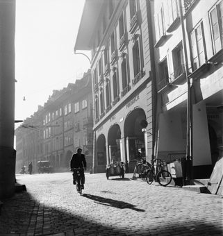 Radfahrer im Zibelegässli, Bern