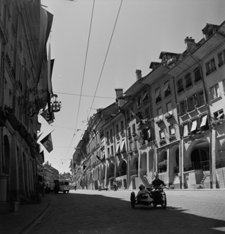 Motorrad mit Seitenwagen, Gerechtigkeitsgasse Bern