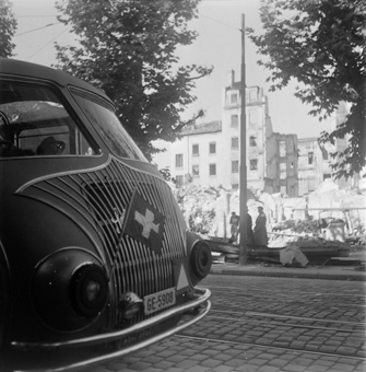 Reise-Bus einer Schweizer Journalisten-Gruppe 