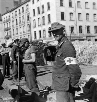 Gefangene deutsche Soldaten wurden für Wiederaufbauarbeiten eingesetzt