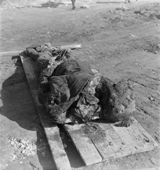 Exhumierter Leichnam aus einem Massengrab in Lyon