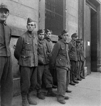 Etat Major (heute ein Neubau), rechts daneben ist die Kaserne «Caserne Bissuel» (Gebäude bis heute erhalten) 
