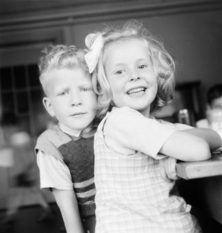 Porträt von zwei Kindern