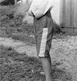 Knabenhose mit Flicken