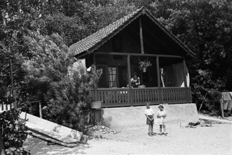 Schwester, Nichte und Neffe von Paul Senn