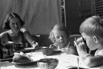 Hanna, Marianne und Klaus Zeller (Schwester, Nichte und Neffe von Paul Senn)