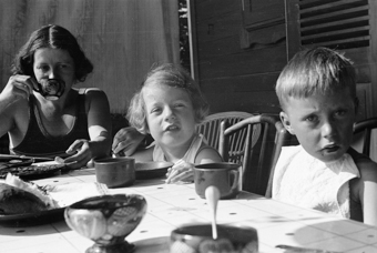 Hanna, Marianne und Klaus Zeller (Schwester, Nichte und Neffe von Paul Senn)