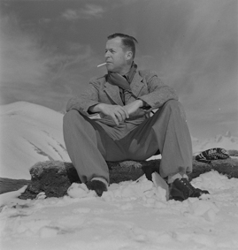 Porträt von Paul Senn im Schnee