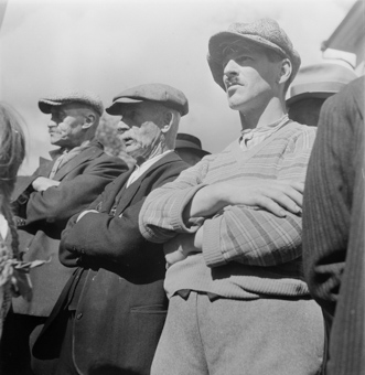 Bewohner des Armenhauses bei einem Sonntagskonzert