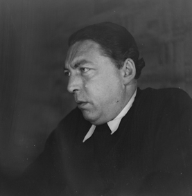 Der Genfer Journalist und Übersetzer R.L. Piachaud im Redaktionszimmer des «Journal de Genève»