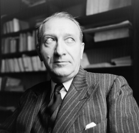 Der Schriftsteller und Reisejournalist J.E. Chable an seinem Arbeitsplatz