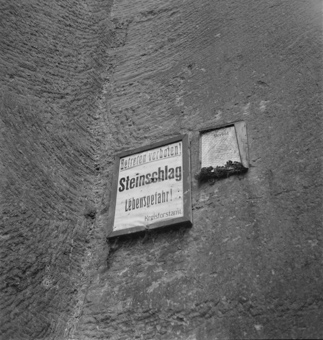 Zwei Verbotstafeln des Kreisforstamtes