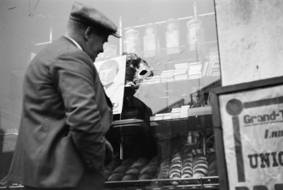 Unruhen von Genf 1932: Einschussloch an einem Schaufenster