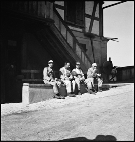 Gefangene während einer Pause an der Sonne