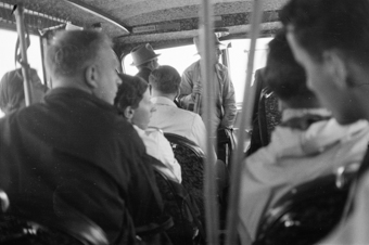 Buspassagiere in Bus oder Postauto