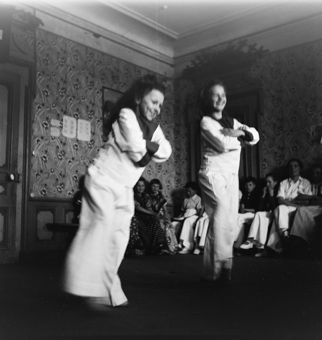 Tanzende Frauen