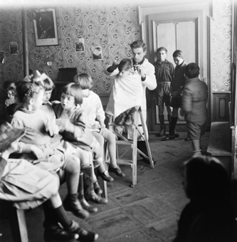 Der «Coiffeursalon» im Kinderheim Pringy