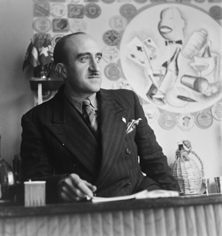 George Sicre in einer Bar