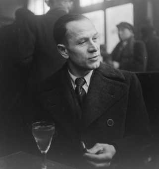 Léon Kuntz in einem Restaurant