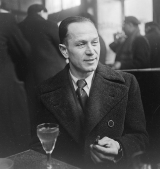 Léon Kuntz in einem Restaurant