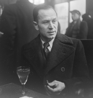 Léon Kuntz in einem Restaurant