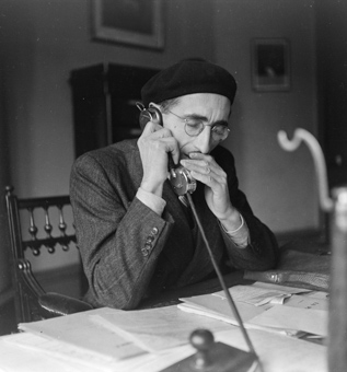 C. Monthieu in seinem Büro