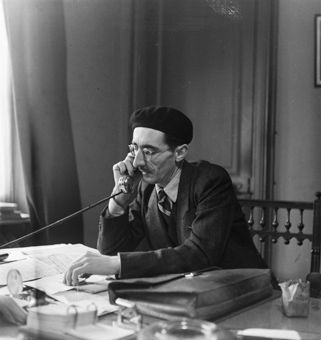C. Monthieu in seinem Büro