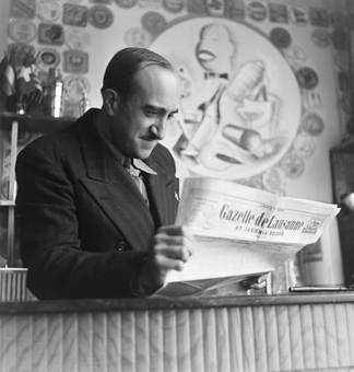 George Sicre in einer Bar