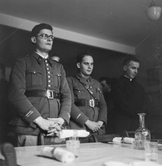 Soldaten beim Tischgebet