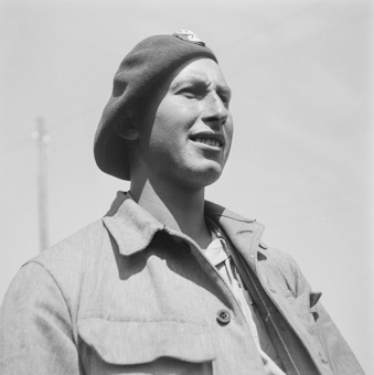 Porträt eines Soldaten mit Beret