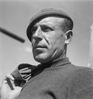 Porträt eines Internierten mit Beret