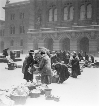 Markt auf dem Bundesplatz im Winter