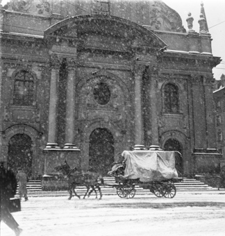 Pferdefuhrwerk vor der Heiliggeistkirche